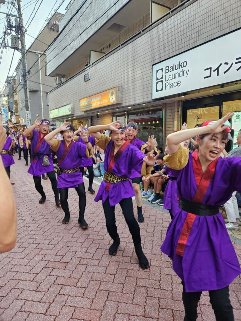 Bailarines en el Koenji Awaodori en Tokio 2
